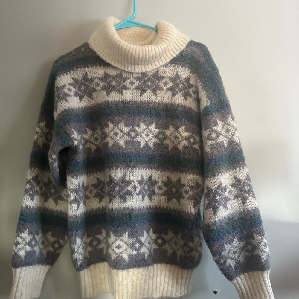 Iceland 100% Wool Sweater, Columbia Omni Heat Leggings Base Layer, NorthFace Hat